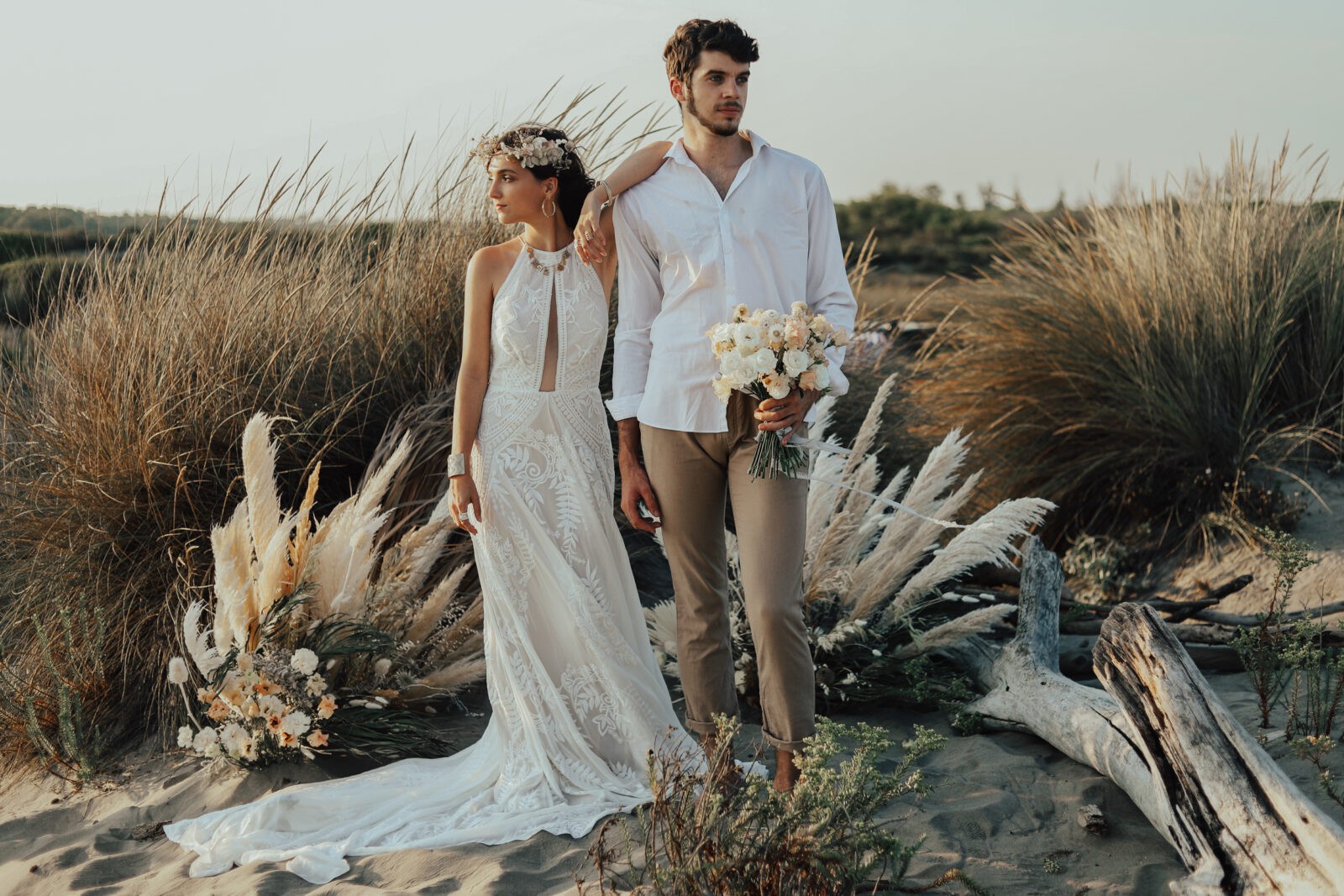 Elopement et fleurs séchées au Domaine le Sauvage en Camargue ( Morgane + Ludo)