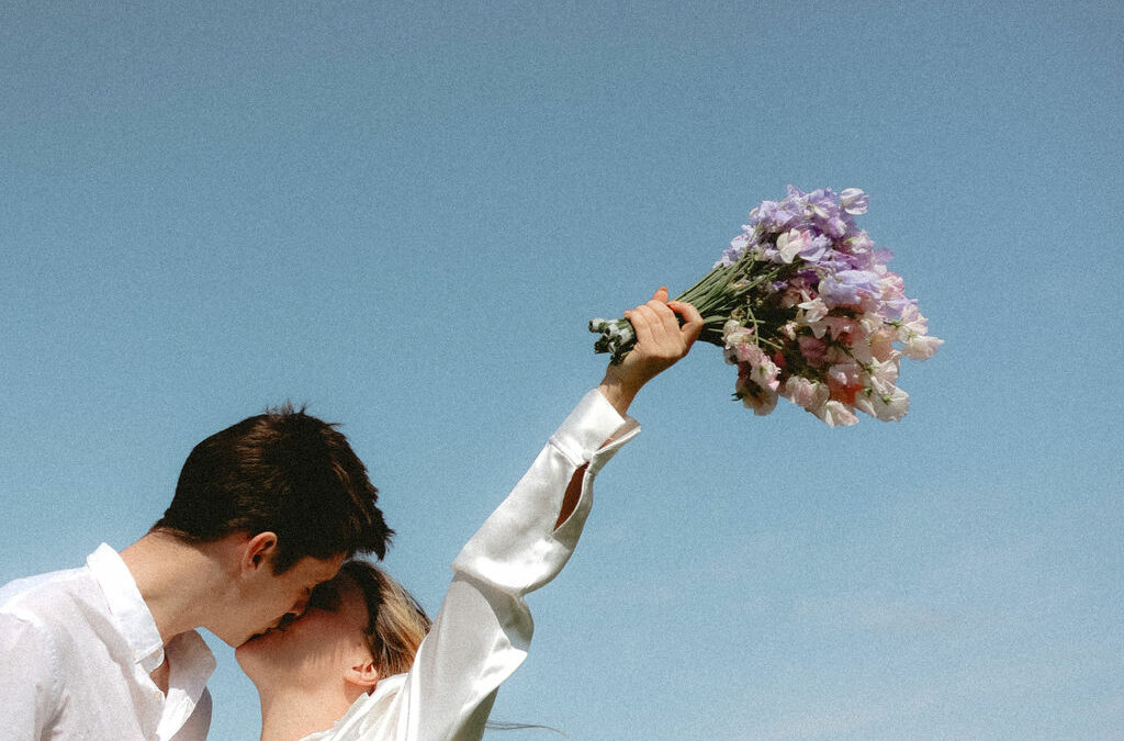 Inspiration Elopement pastel dans les champs du Luberon